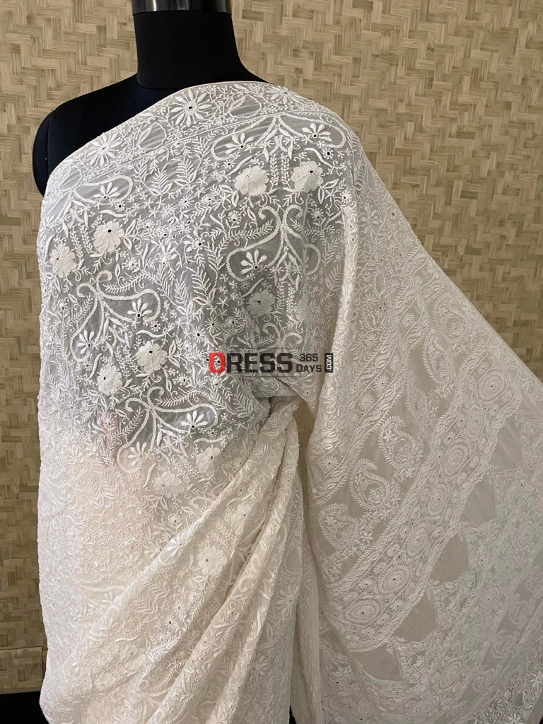 Ek taar Chikankari Saree